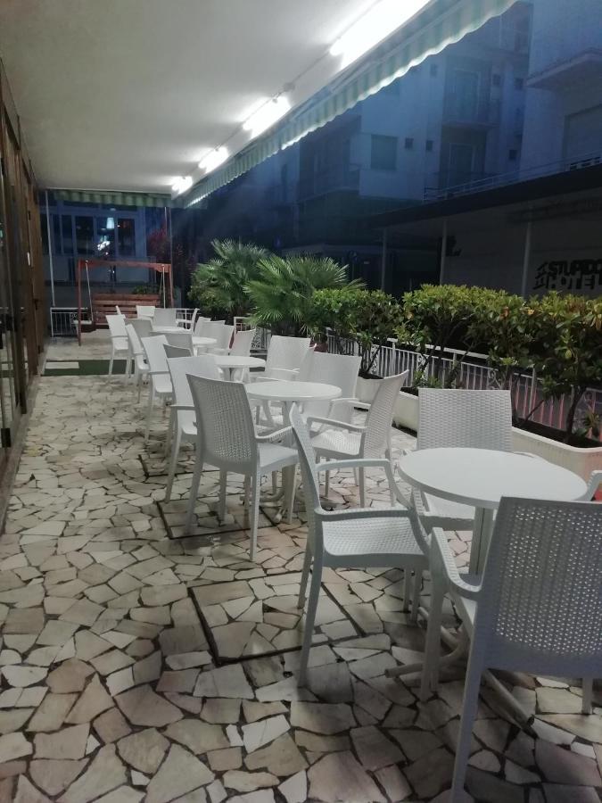 Hotel Mediterraneo Rimini Exterior foto