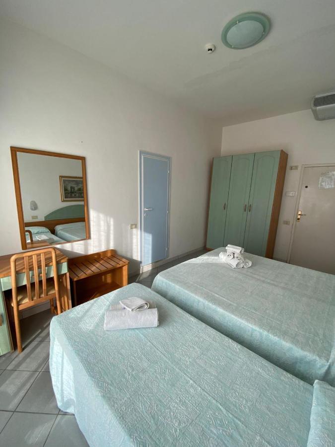Hotel Mediterraneo Rimini Exterior foto