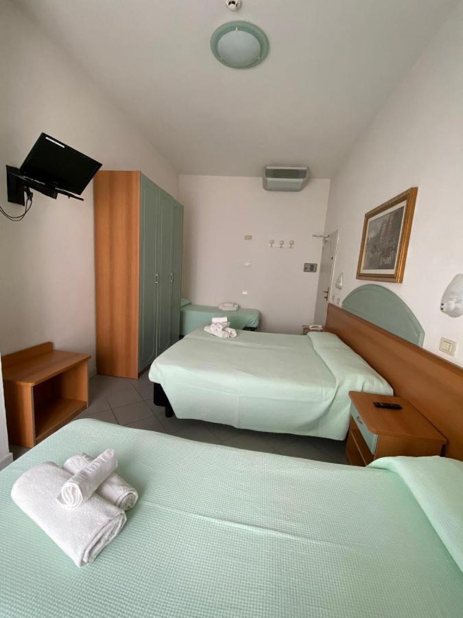 Hotel Mediterraneo Rimini Exterior foto
